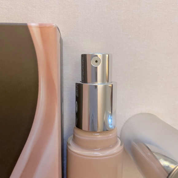 NIB Becca Ivory 1C2 Ultimate Coverage 24 Hour Foundation - Picture 6 of 6